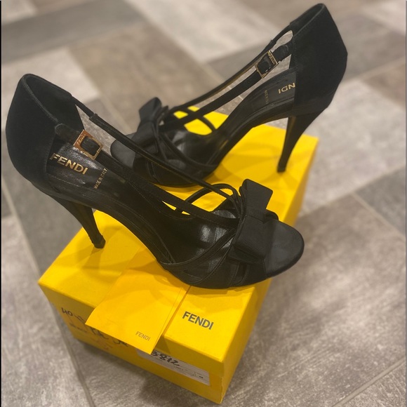 ❌Sold❌Fendi Satin Bow Ankle Strap Heels - Picture 2 of 11